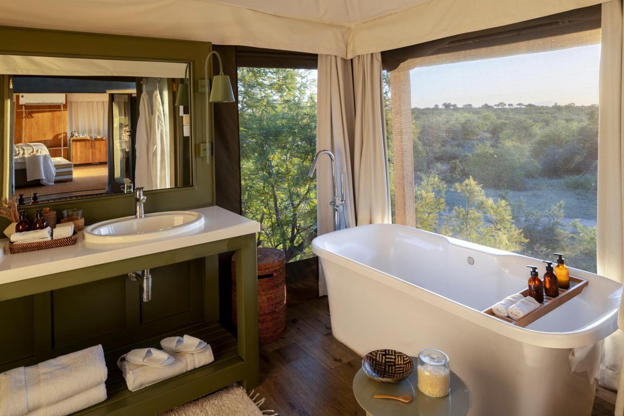 Simbavati Hilltop Lodge Заповедник Тимбавати Экстерьер фото